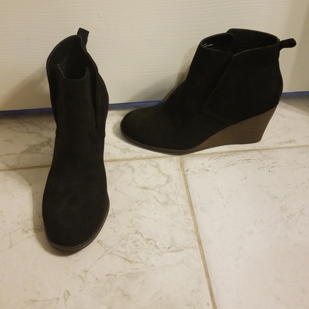 NWOB Wedge heel boots